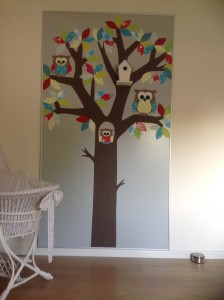boom op mdf plaat muurdecoratie babykamer