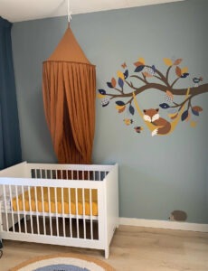 Vos muurdecoratie babykamer babykamerstyling babykamerbehang behang muursticker behangsticker wijchen dutchdesign fox kinderkamerdecoratie babyuitzet newborn babykamerinrichting