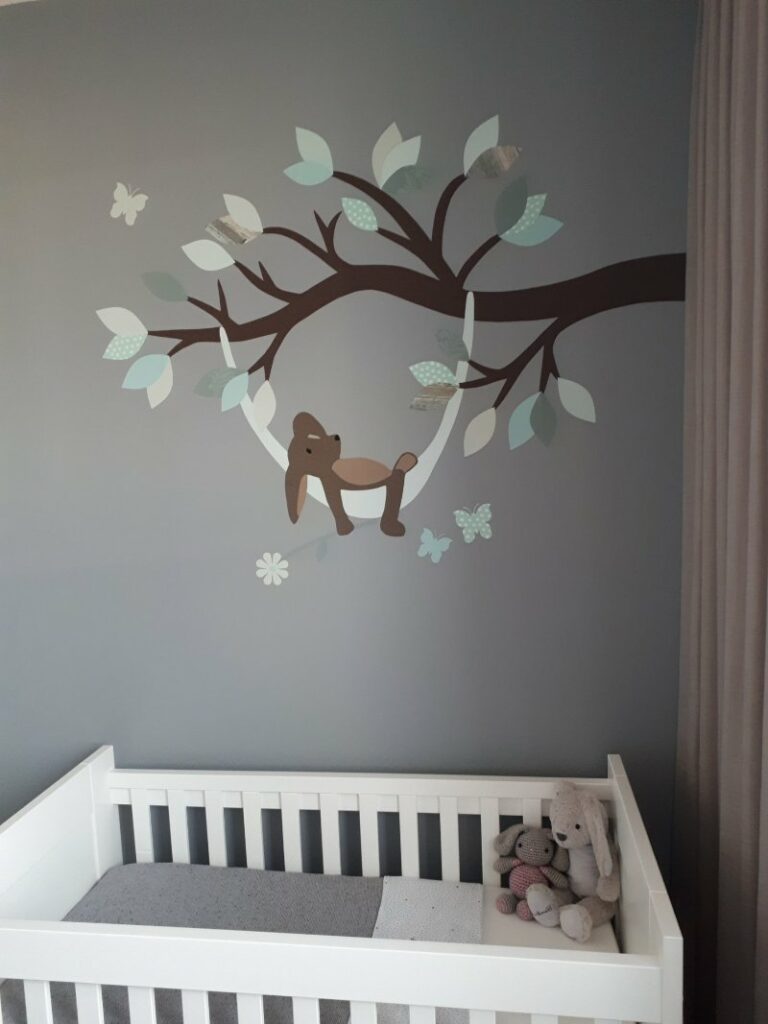 Muurdecoratie haas in hangmat babykamer kinderkamer behang babykamerinrichting muursticker