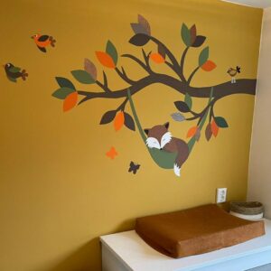 Vos muurdecoratie babykamer babykamerstyling babykamerbehang behang muursticker behangsticker wijchen dutchdesign fox kinderkamerdecoratie babyuitzet newborn babykamerinrichting