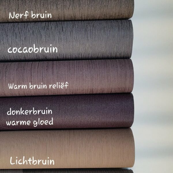 behangkleuren bruin tinten behangdecoratie babykamer muurdecoratie behangtak behangboom