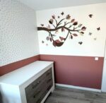 Vos in hangmat muurdecoratie babykamer behang real plum goud roodbruin