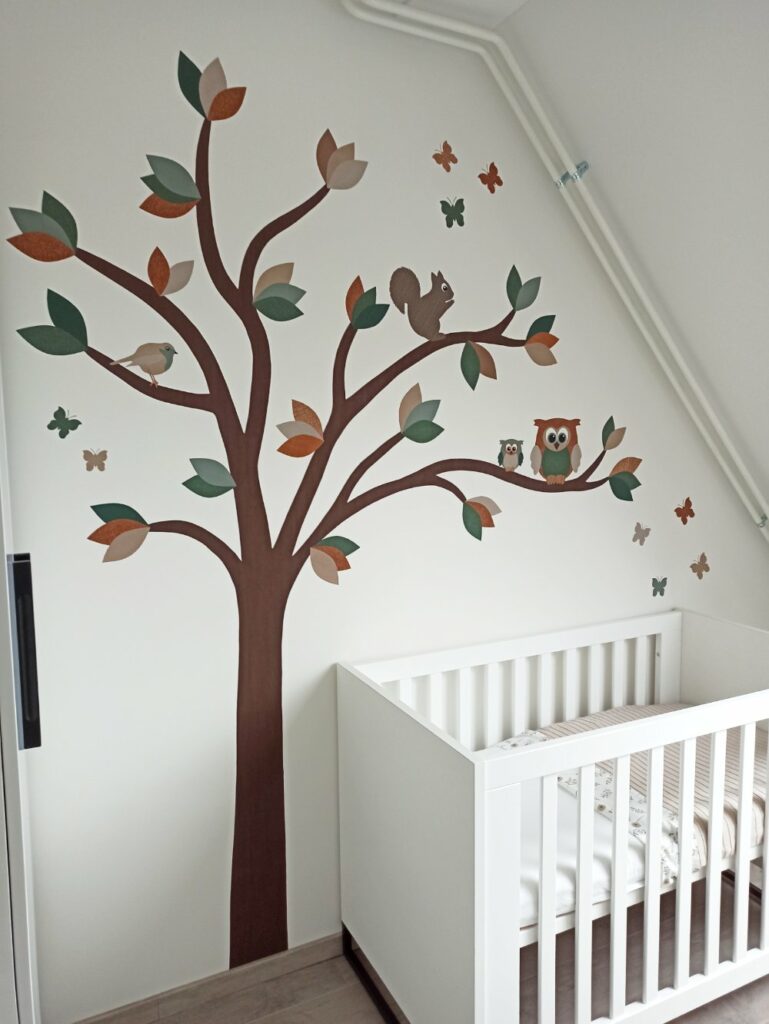 Droomboom muurdecoratie babykamer behang inspiratie