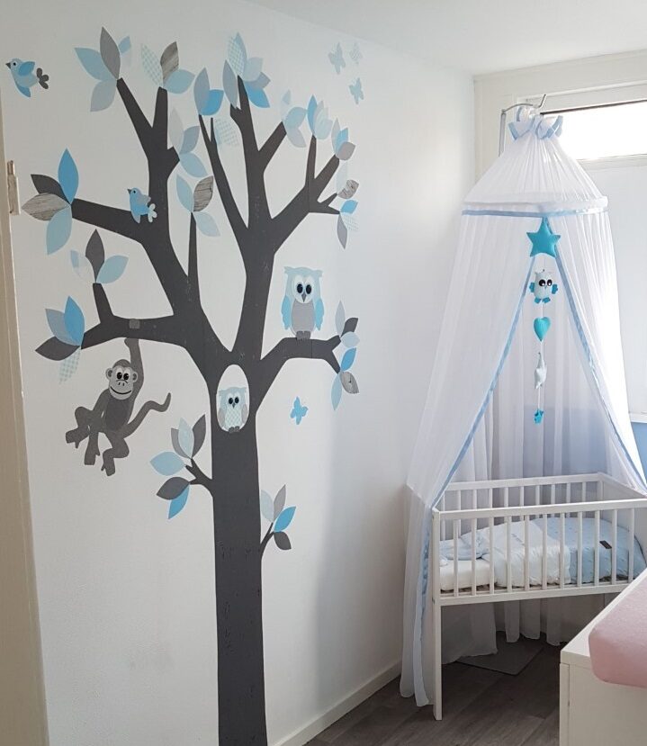 Behangboom lichtblauw babykamer