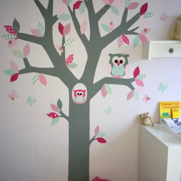 muurdecoratie behangboom mintgroen-fuchsia-roze kinderkamer