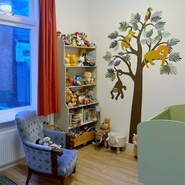 Junglekamer behang boom met dieren leeuw