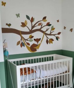 vos in hangmat muurdecoratie babykamer behang