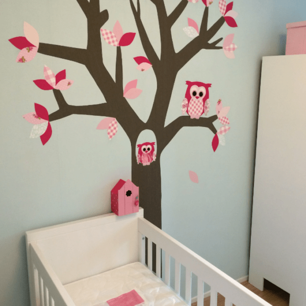 Behangboom muurdecoratie behang in roze-fuchsia tinten met uilen