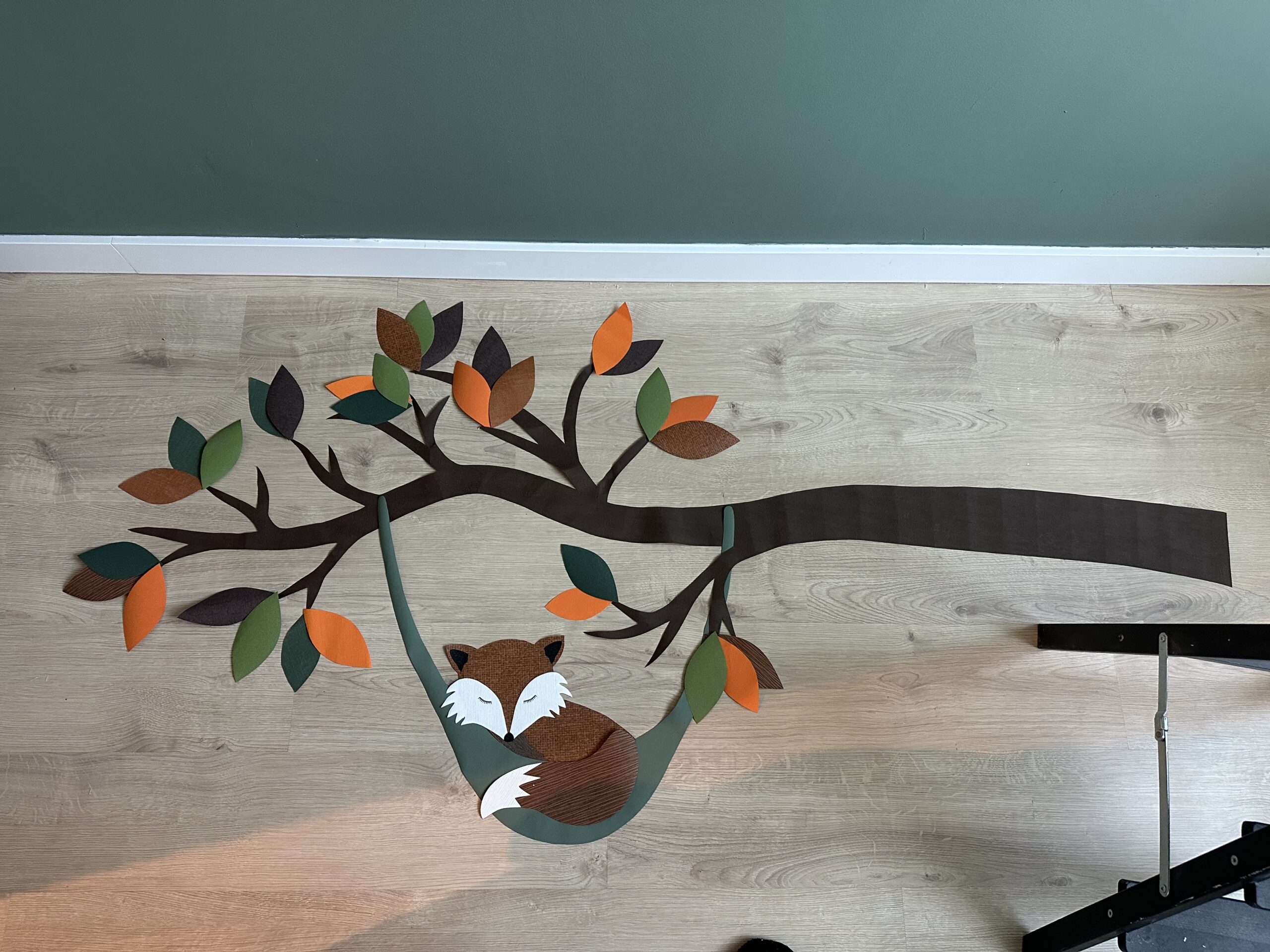 muurdecoratie uitleggen op de grond